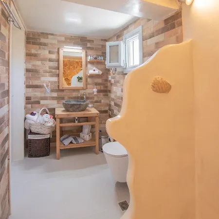 Starlight Luxury Seaside & Villa Imerovigli (Santorini)