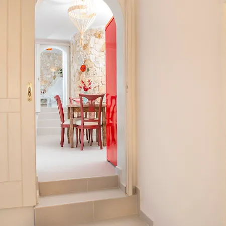 Starlight Luxury Seaside & Villa Imerovigli (Santorini)