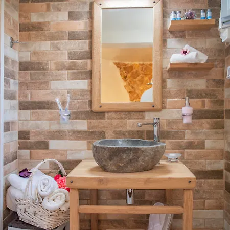 Starlight Luxury Seaside & Willa Imerovigli (Santorini)