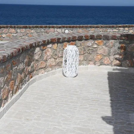 Starlight Luxury Seaside & Villa Imerovigli (Santorini)