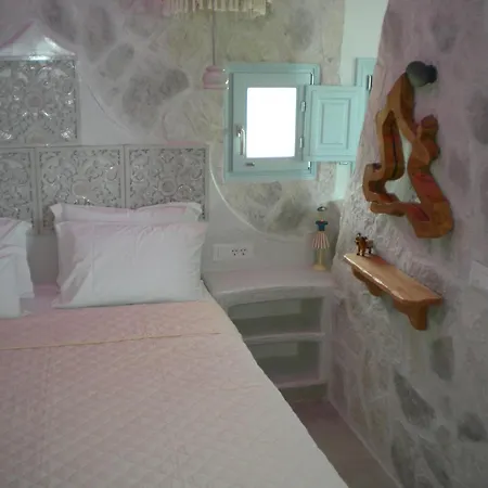 Starlight Luxury Seaside & Villa Imerovigli (Santorini)