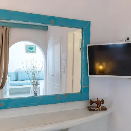 Starlight Luxury Seaside & Villa Imerovigli (Santorini)
