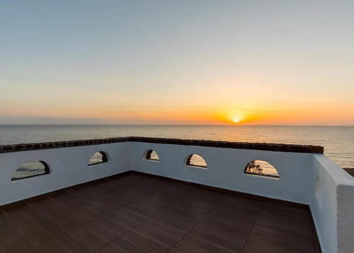 Starlight Luxury Seaside & *