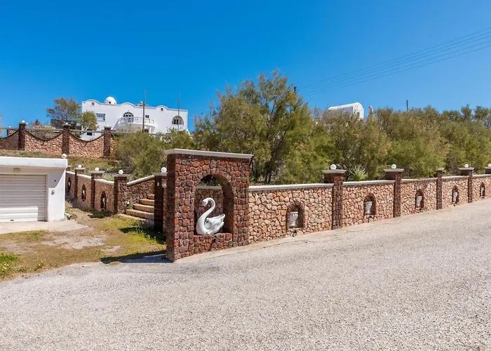 Starlight Luxury Seaside & Imerovigli (Santorini)