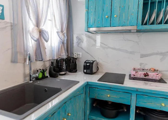 Starlight Luxury Seaside & Imerovigli (Santorini)