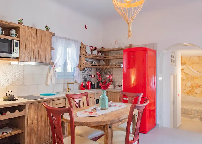 Starlight Luxury Seaside & Villa Imerovigli (Santorini)