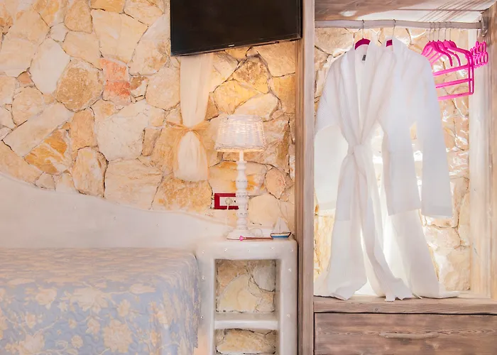 Starlight Luxury Seaside & Imerovigli (Santorini)