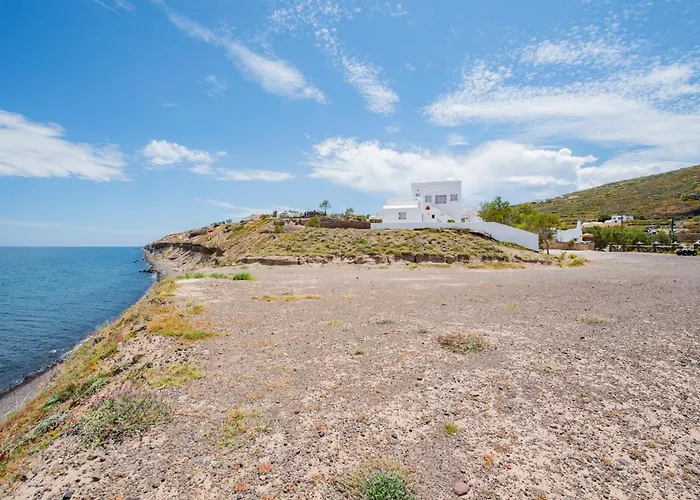 Starlight Luxury Seaside & Imerovigli (Santorini)